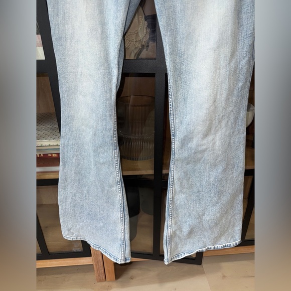 Abercrombie Ultra High Rise Flare Jeans denim pants light wash waisted groovy - Picture 6 of 6
